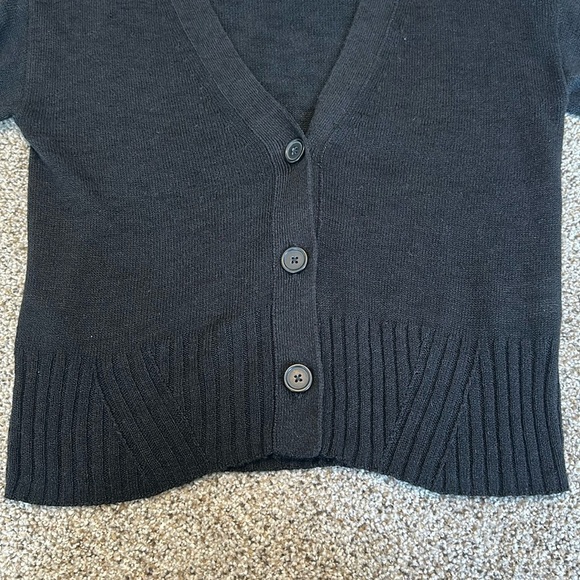 Awesome Classic Black Banana Republic V-neck Cardigan Sweater, Medium, NWOT - Picture 7 of 9